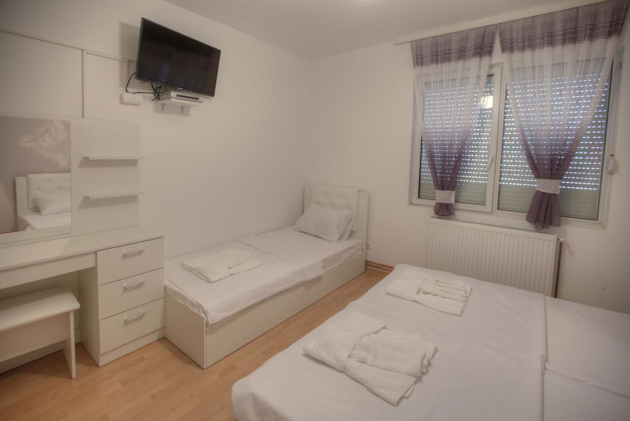 Guest House Prishtine Екстериор снимка